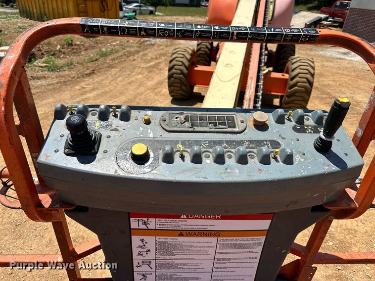 image for item LN9277 1997 JLG 600S  boom lift