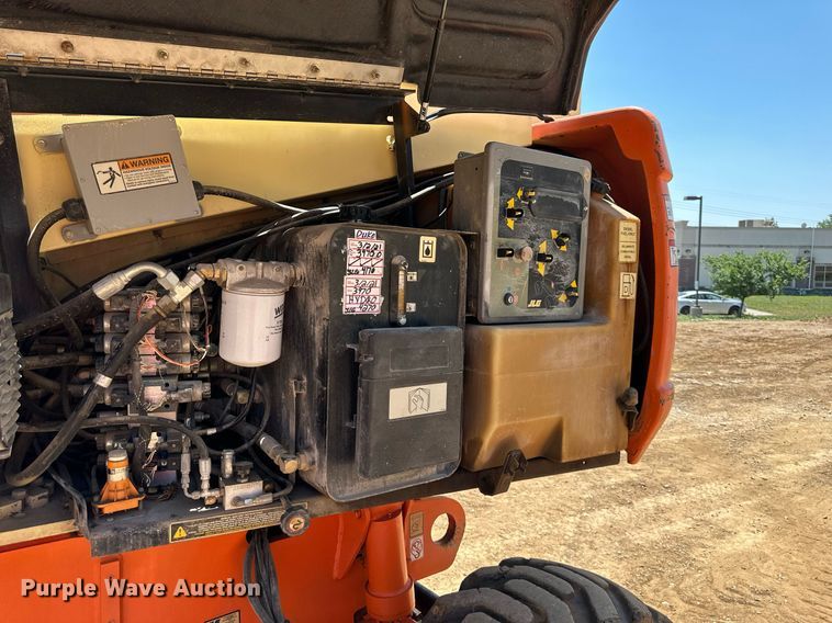 image for item LN9277 1997 JLG 600S  boom lift