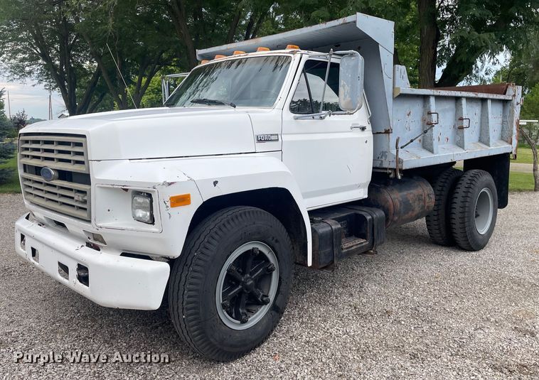 image for item LS9298 1984 Ford F700  dump truck