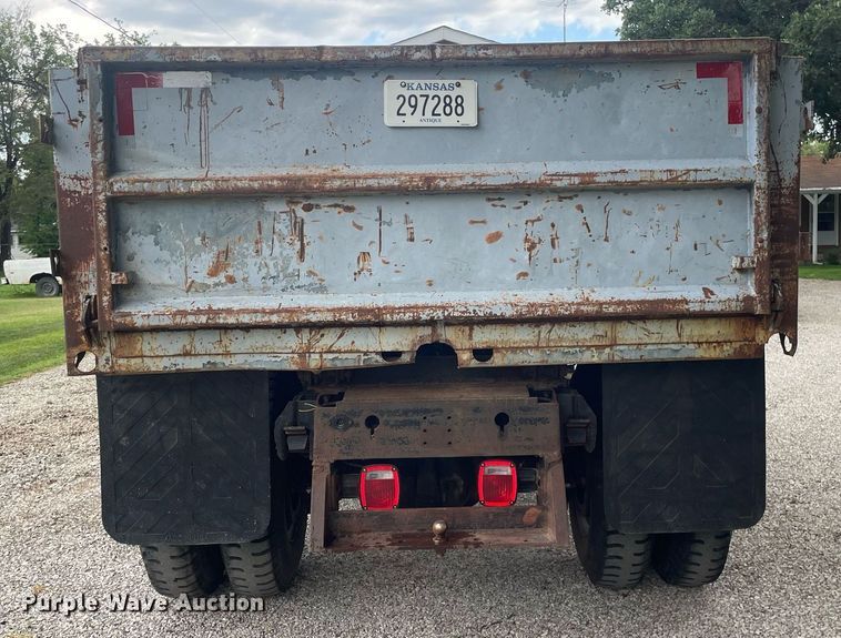 image for item LS9298 1984 Ford F700  dump truck