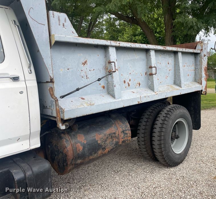 image for item LS9298 1984 Ford F700  dump truck