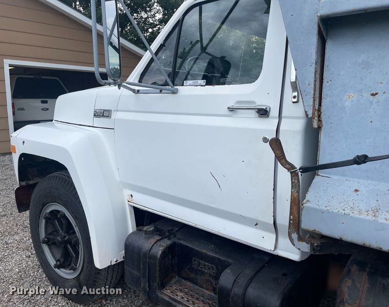 image for item LS9298 1984 Ford F700  dump truck
