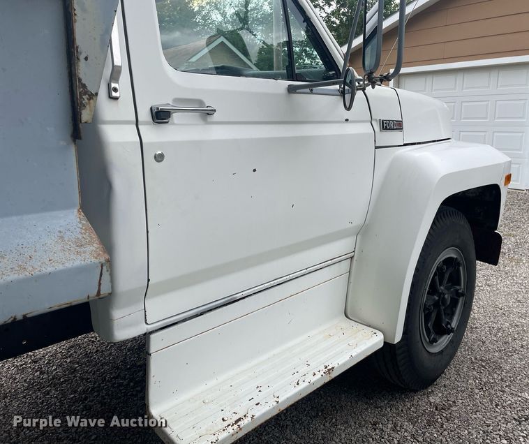 image for item LS9298 1984 Ford F700  dump truck