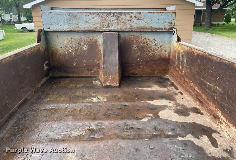 image for item LS9298 1984 Ford F700  dump truck