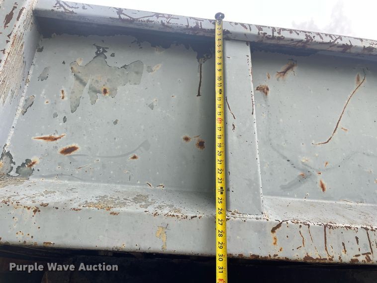 image for item LS9298 1984 Ford F700  dump truck