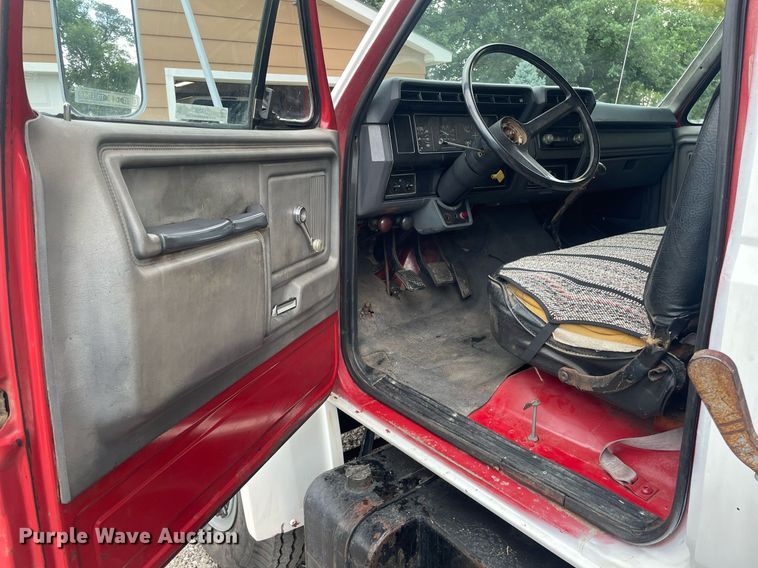 image for item LS9298 1984 Ford F700  dump truck