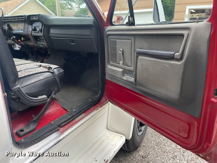 image for item LS9298 1984 Ford F700  dump truck