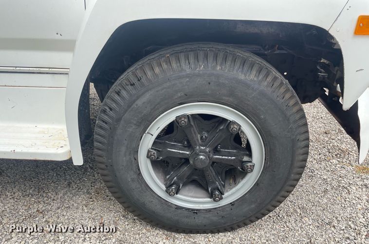 image for item LS9298 1984 Ford F700  dump truck