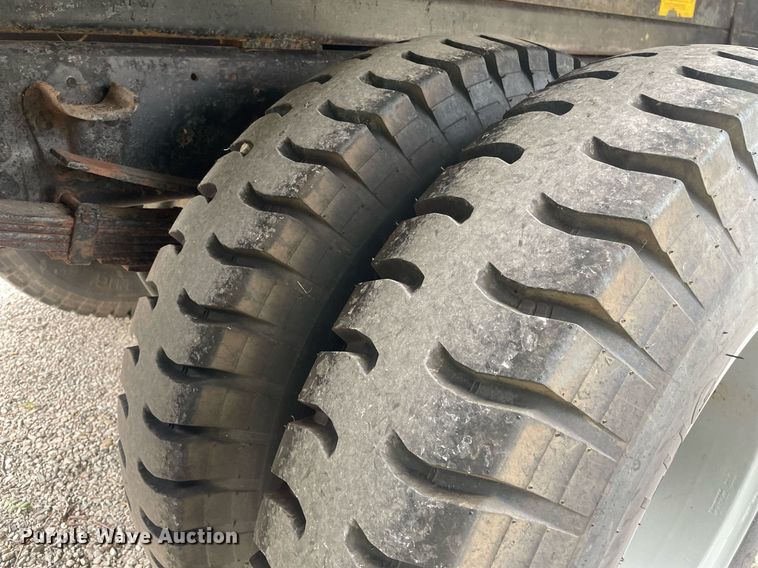 image for item LS9298 1984 Ford F700  dump truck