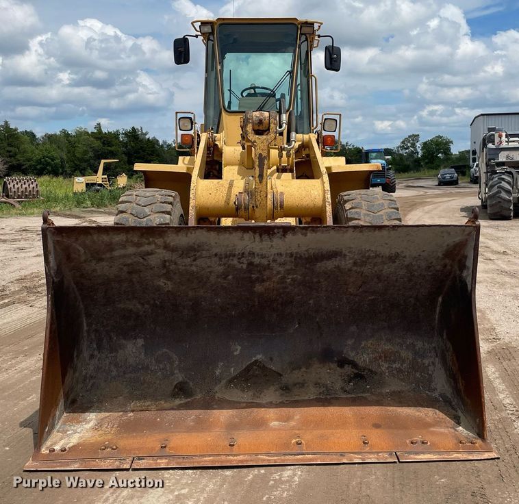 image for item LS9328 1995 John Deere 624G  wheel loader