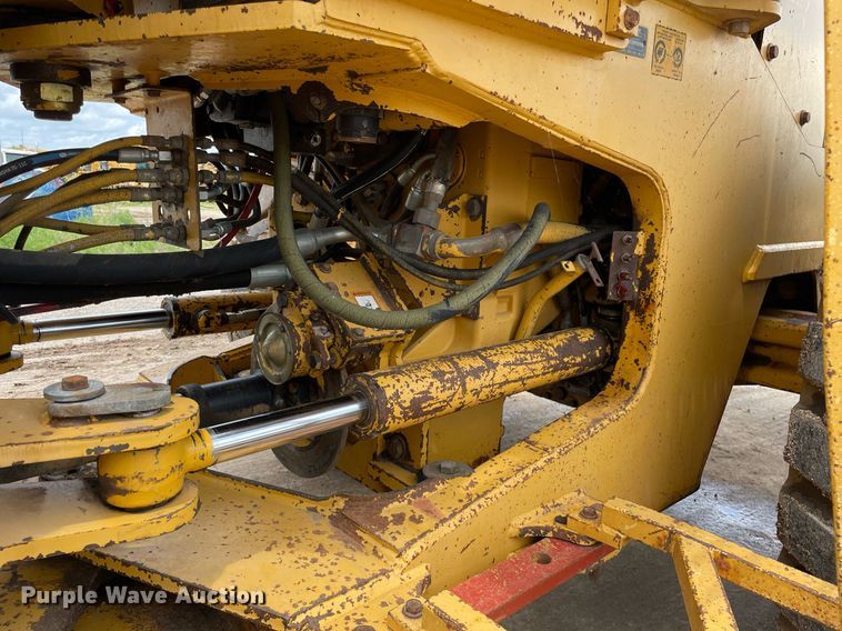 image for item LS9328 1995 John Deere 624G  wheel loader