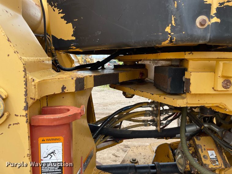 image for item LS9328 1995 John Deere 624G  wheel loader