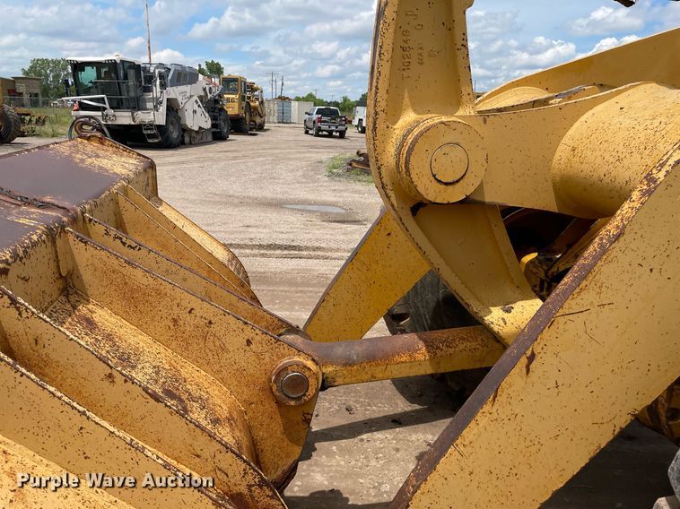 image for item LS9328 1995 John Deere 624G  wheel loader
