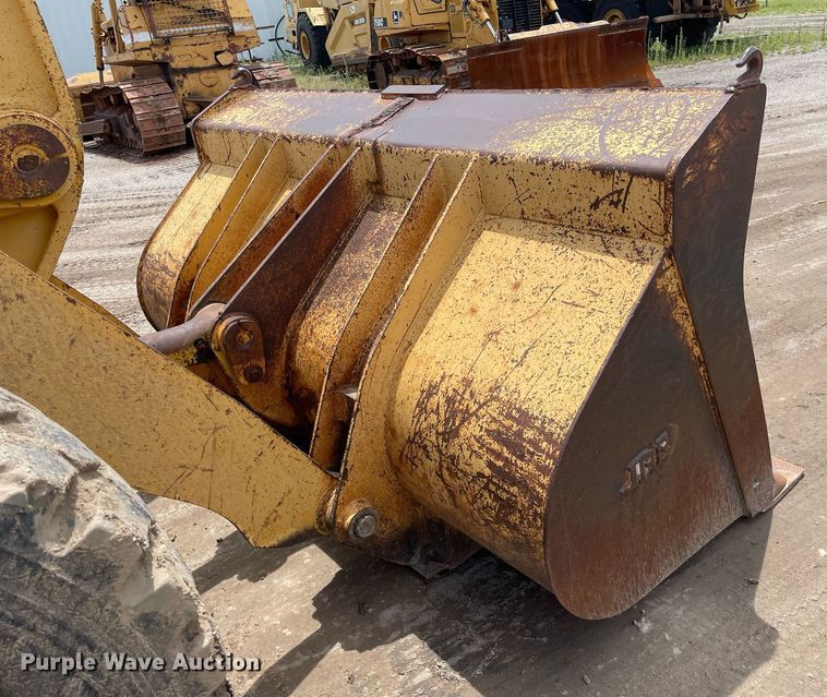 image for item LS9328 1995 John Deere 624G  wheel loader