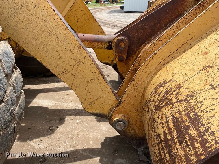 image for item LS9328 1995 John Deere 624G  wheel loader