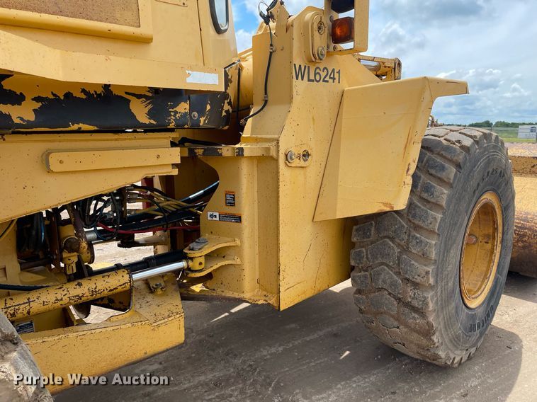 image for item LS9328 1995 John Deere 624G  wheel loader