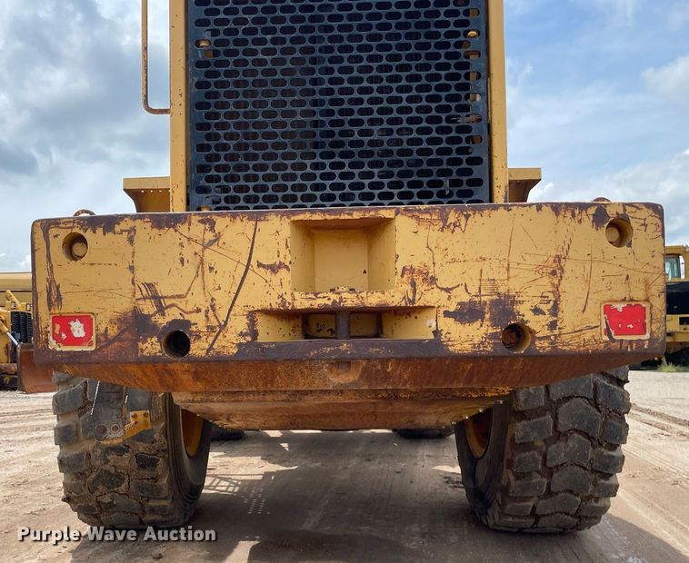 image for item LS9328 1995 John Deere 624G  wheel loader