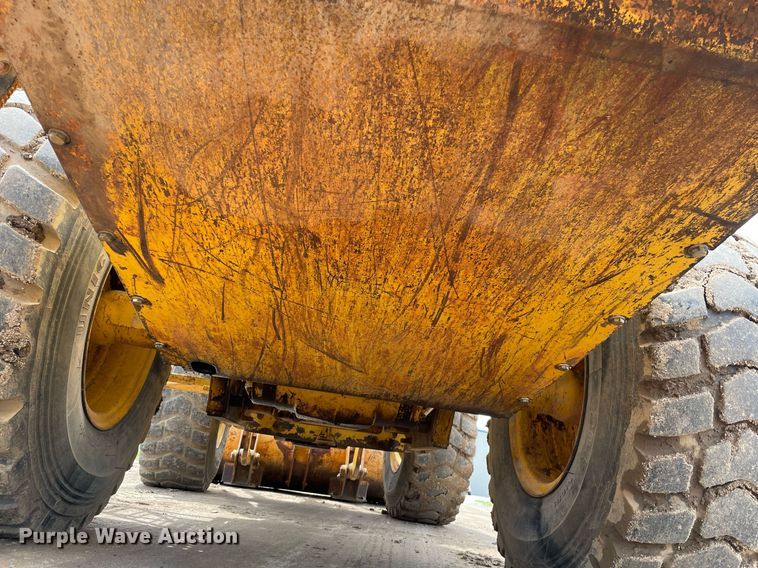 image for item LS9328 1995 John Deere 624G  wheel loader