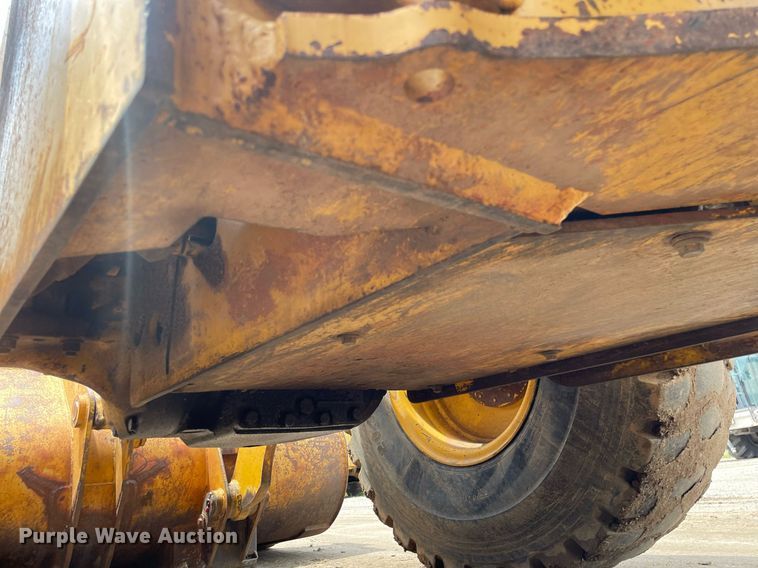 image for item LS9328 1995 John Deere 624G  wheel loader