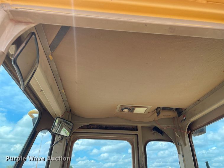 image for item LS9328 1995 John Deere 624G  wheel loader