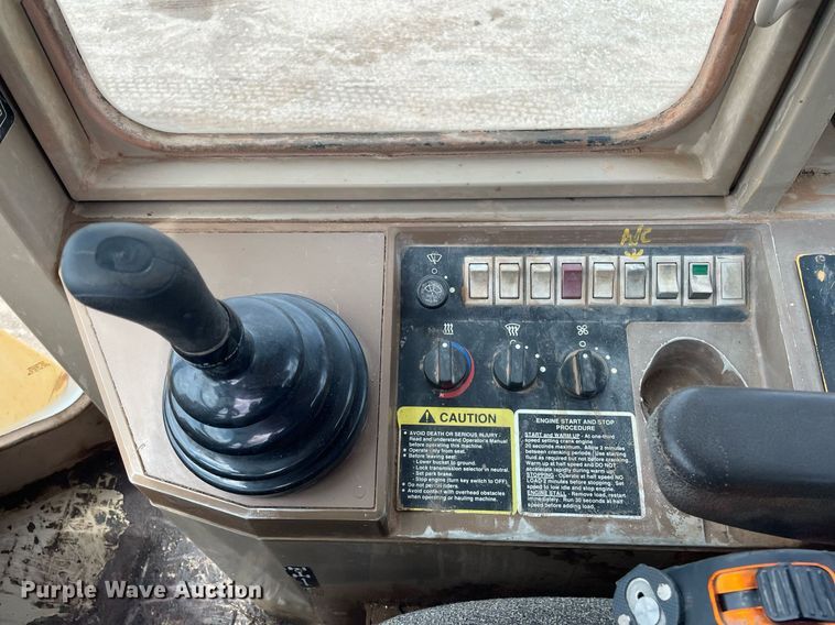 image for item LS9328 1995 John Deere 624G  wheel loader