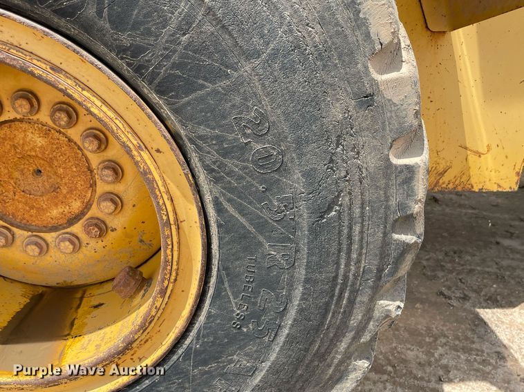 image for item LS9328 1995 John Deere 624G  wheel loader