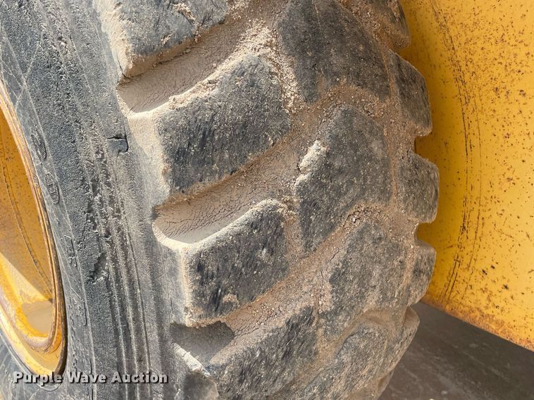 image for item LS9328 1995 John Deere 624G  wheel loader