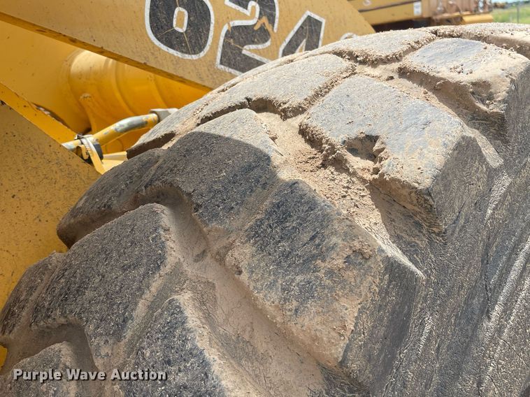 image for item LS9328 1995 John Deere 624G  wheel loader