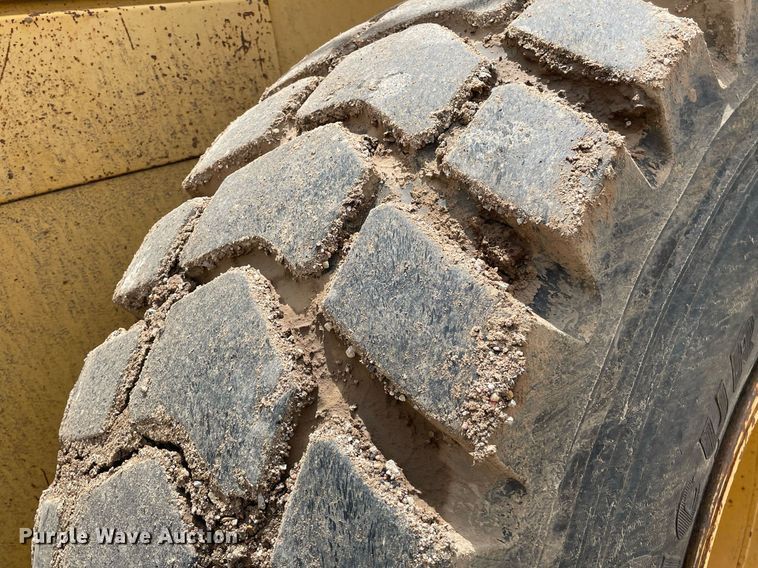 image for item LS9328 1995 John Deere 624G  wheel loader