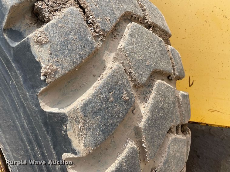 image for item LS9328 1995 John Deere 624G  wheel loader