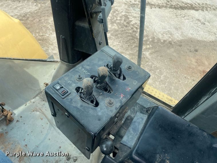 image for item LS9329 1998 Caterpillar 950G  wheel loader