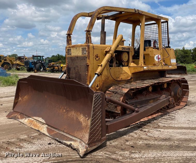 image for item LS9330 1988 Dresser TD15E  dozer