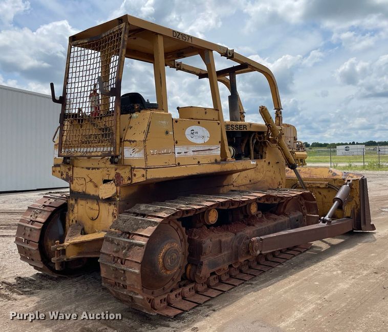 image for item LS9330 1988 Dresser TD15E  dozer