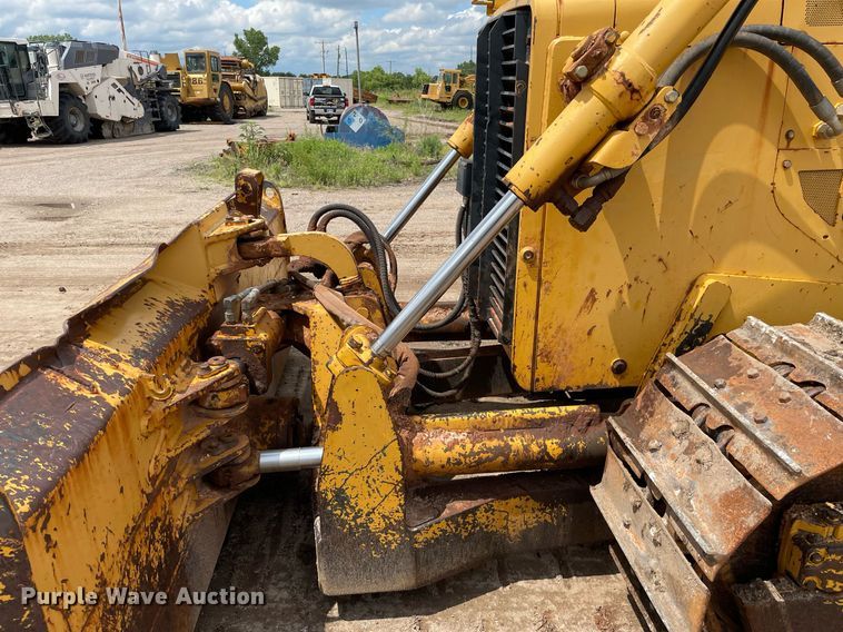 image for item LS9331 1996 John Deere 750C  dozer