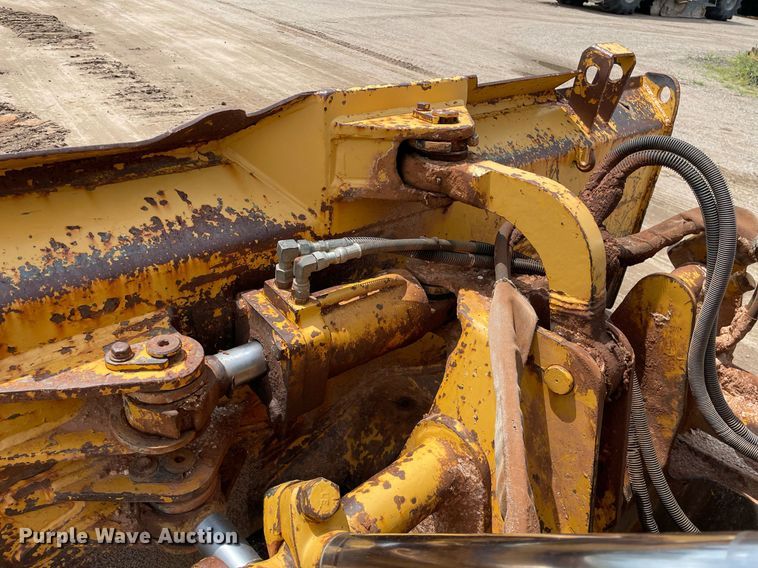 image for item LS9331 1996 John Deere 750C  dozer