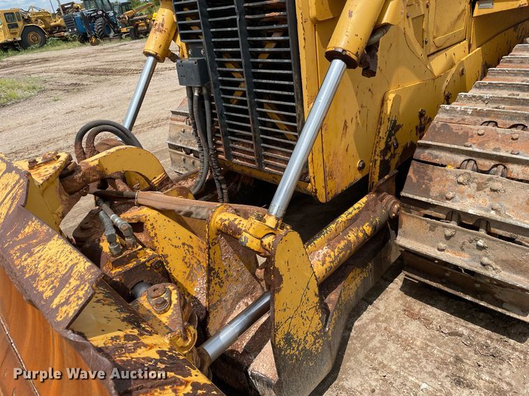 image for item LS9331 1996 John Deere 750C  dozer