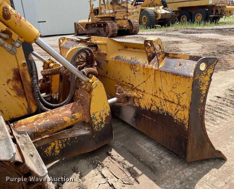 image for item LS9331 1996 John Deere 750C  dozer