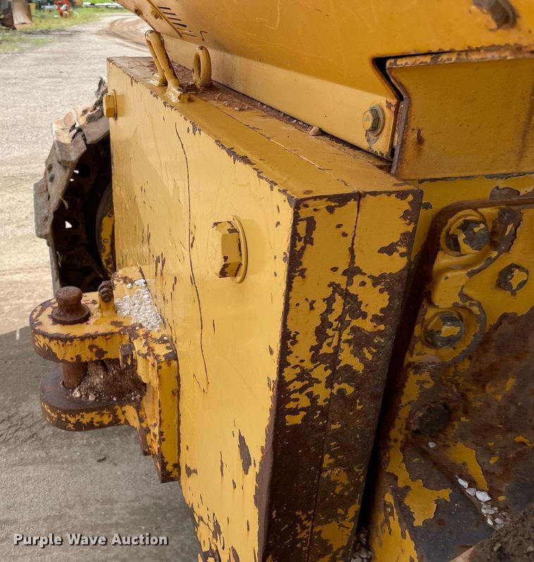 image for item LS9331 1996 John Deere 750C  dozer
