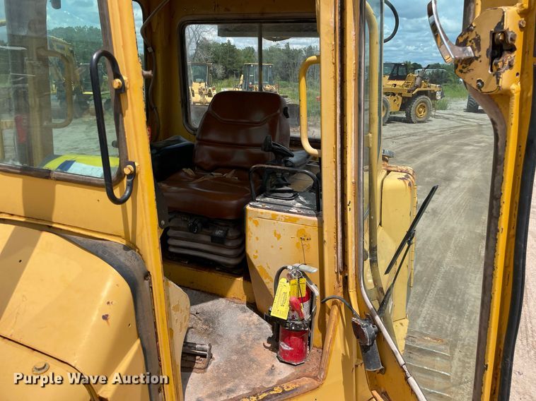 image for item LS9331 1996 John Deere 750C  dozer