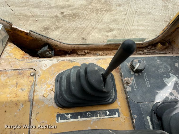 image for item LS9331 1996 John Deere 750C  dozer