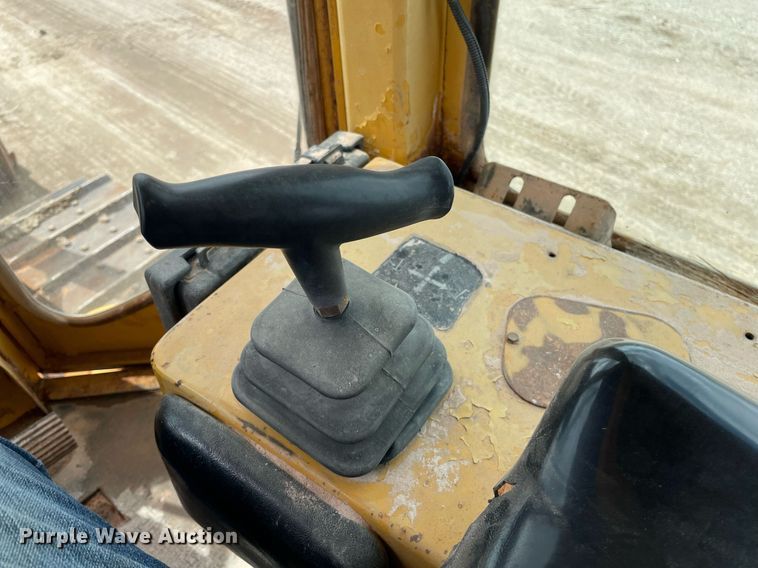 image for item LS9331 1996 John Deere 750C  dozer