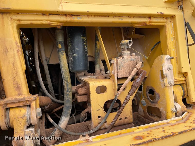 image for item LS9331 1996 John Deere 750C  dozer