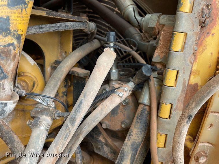 image for item LS9331 1996 John Deere 750C  dozer