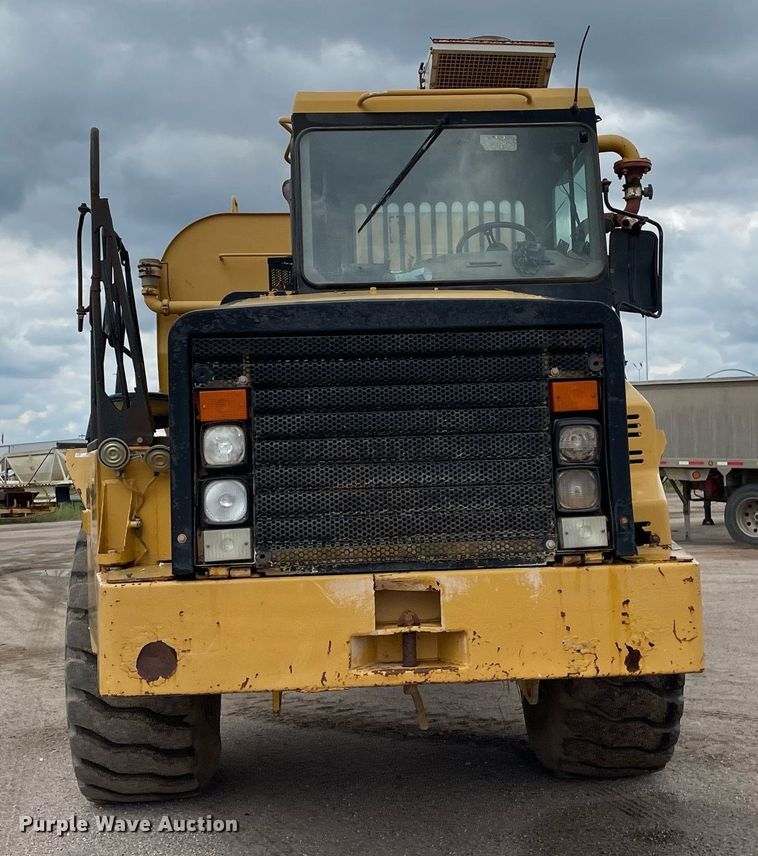 image for item LS9332 2000 Caterpillar D300E Series II  water wagon