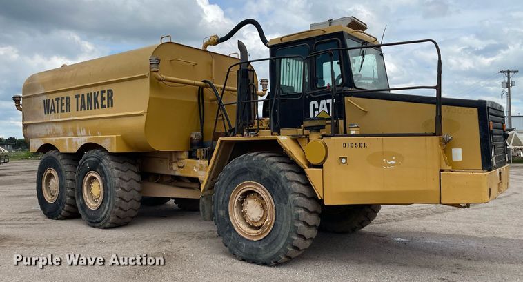 image for item LS9332 2000 Caterpillar D300E Series II  water wagon