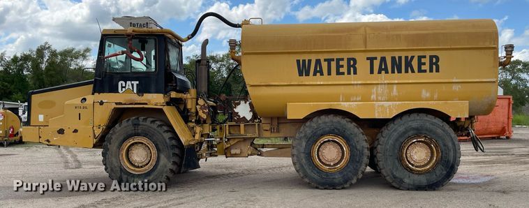 image for item LS9332 2000 Caterpillar D300E Series II  water wagon