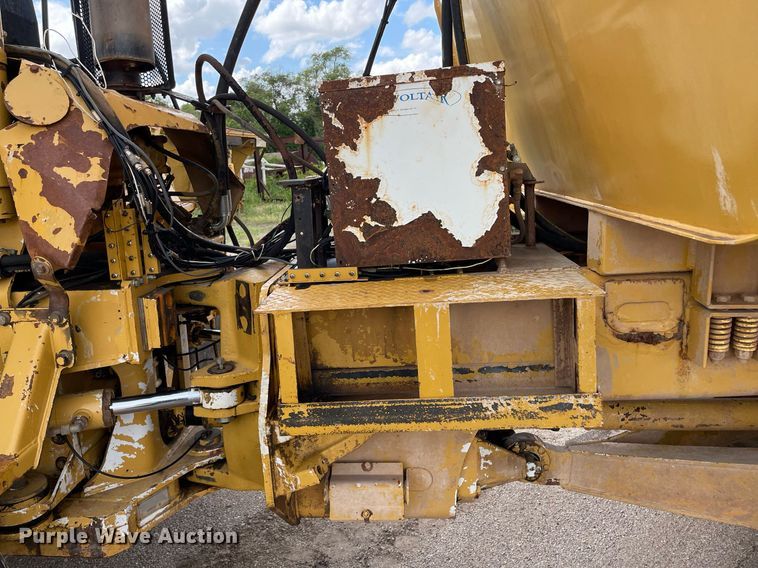 image for item LS9332 2000 Caterpillar D300E Series II  water wagon