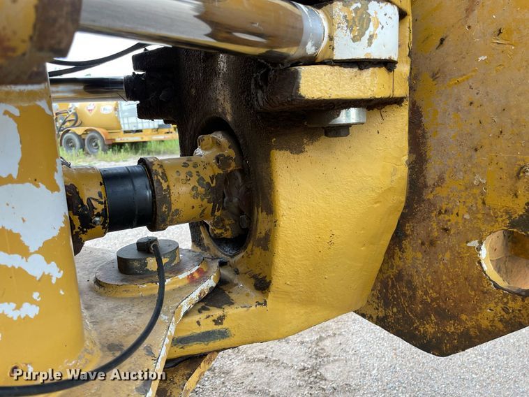 image for item LS9332 2000 Caterpillar D300E Series II  water wagon