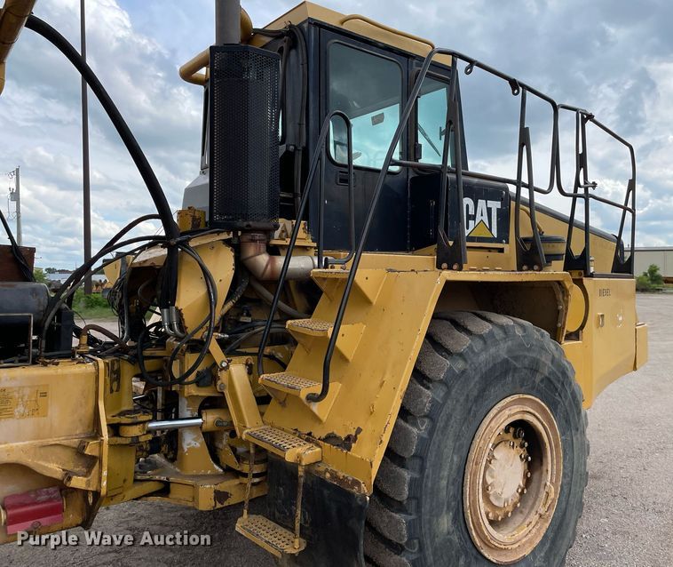 image for item LS9332 2000 Caterpillar D300E Series II  water wagon