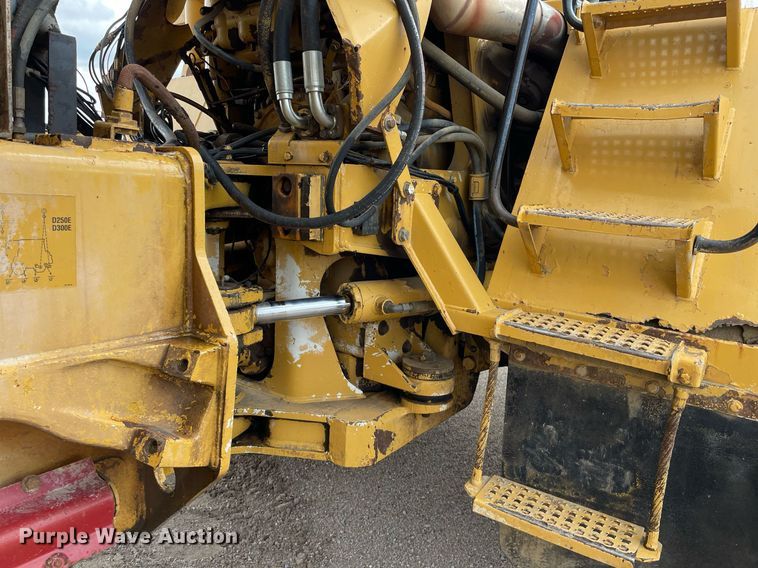 image for item LS9332 2000 Caterpillar D300E Series II  water wagon